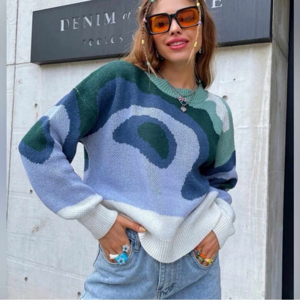 Color block crewneck sweater size large
